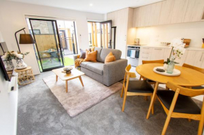 Ultimate Christchurch Escape 4-Bed 4-Bath Carpark